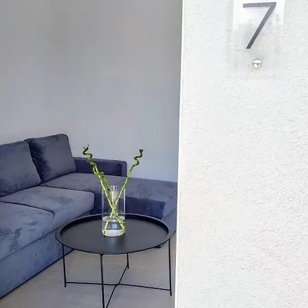 9 Keys Скала-Рахониу